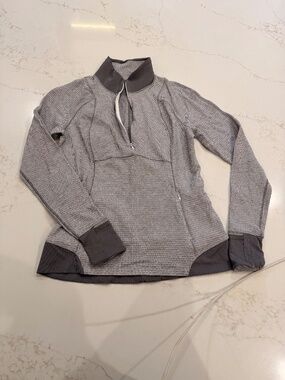Lululemon Gray Textured Half Zip Pullover Thumbhole Jacket Size 6